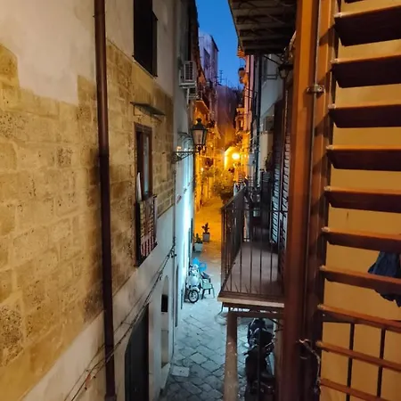Casa Dei Frangiai - *